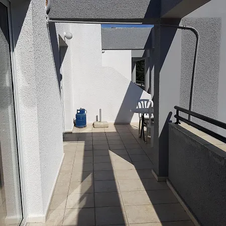 Valentinos Court