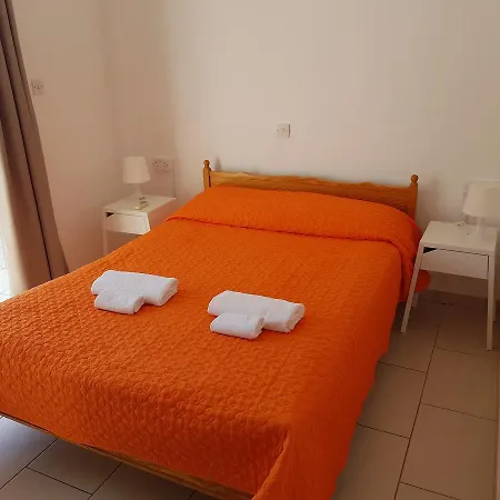 Valentinos Court Apartament *