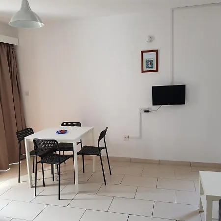 Valentinos Court Apartament *